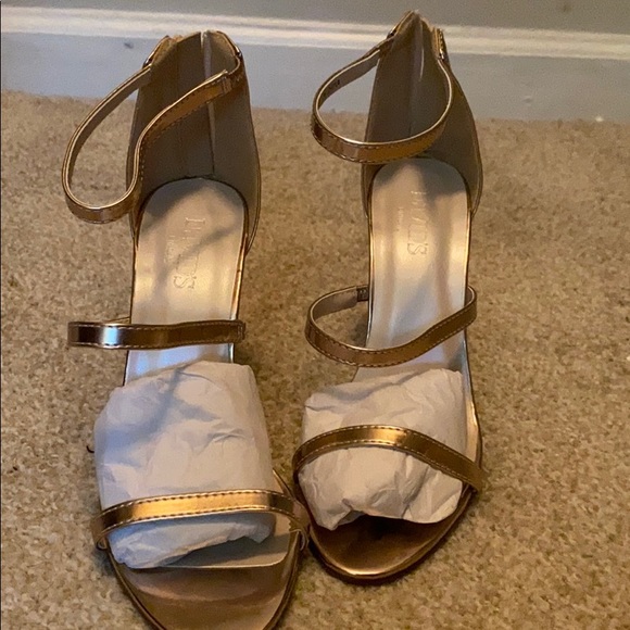 NEVER WORN HEELS - Picture 1 of 3